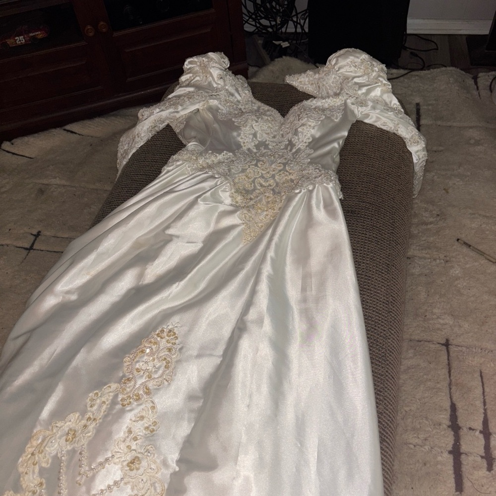 Elegant White Lace Wedding Dress